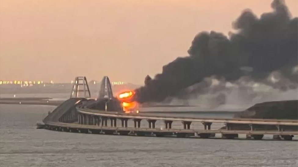 কার্চ প্রণালীর ওপর দিয়ে রাশিয়া ও ক্রাইমিয়ার মধ্যে একমাত্র সংযোগ সেতু কার্চ সেতু