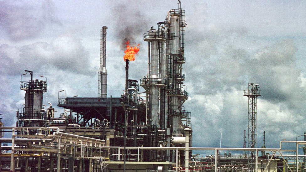 ব্রুনেইয়ে ১৮৯৯ সালে রাজধানী ব্রুনেই টাউনের কাছে প্রথম তেল ক্ষেত্র আবিষ্কার হয়