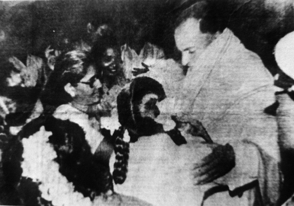 বোমা বিস্ফোরণের কয়েক মুহূর্ত আগে রাজীব গান্ধী- শ্রীপেরুমবুদুর, মে ২১, ১৯৯১ বোমা বিস্ফোরণের কয়েক মুহূর্ত আগে রাজীব গান্ধী- শ্রীপেরুমবুদুর, মে ২১, ১৯৯১