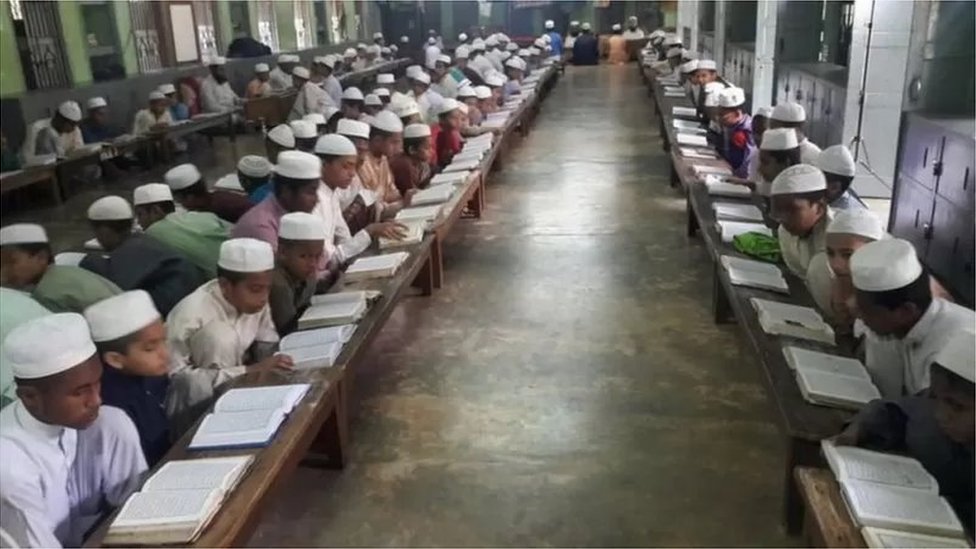 হেফাজতে ইসলাম মূলত কওমী মাদ্রাসা-ভিত্তিক একটি সংগঠন হেফাজতে ইসলাম মূলত কওমী মাদ্রাসা-ভিত্তিক একটি সংগঠন