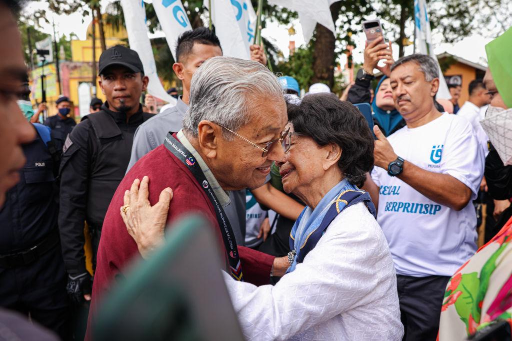 তরুণ ভোটারদের মাঝে জনপ্রিয়তা কম জ্যেষ্ঠ নেতাদের তরুণ ভোটারদের মাঝে জনপ্রিয়তা কম জ্যেষ্ঠ নেতাদের