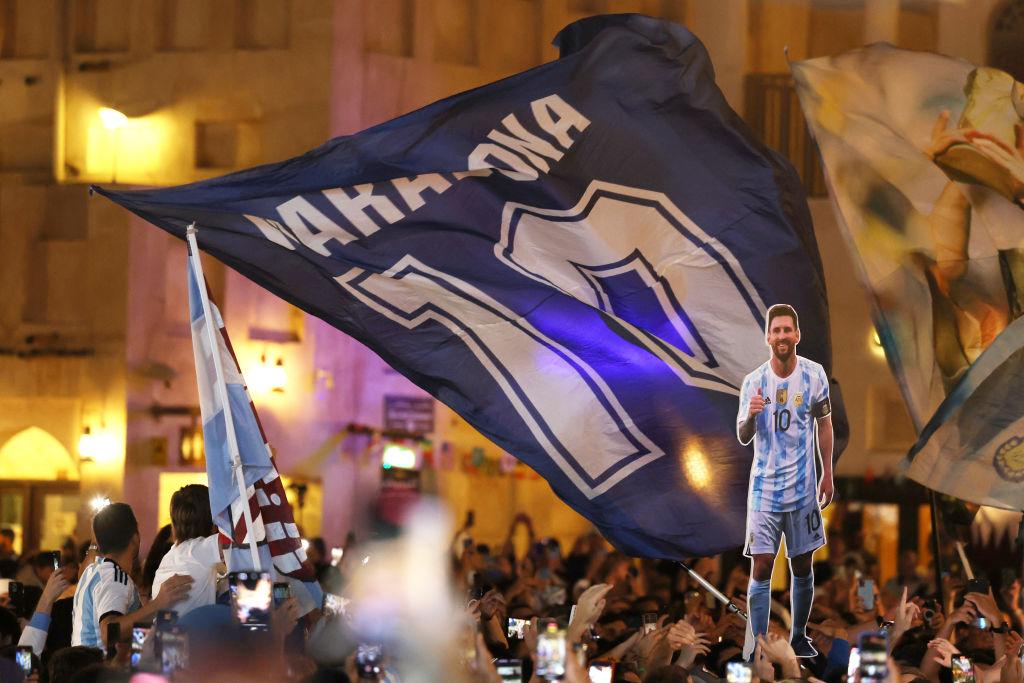 লিওনেলমেসির ছবি নিয়ে একদল ভক্ত