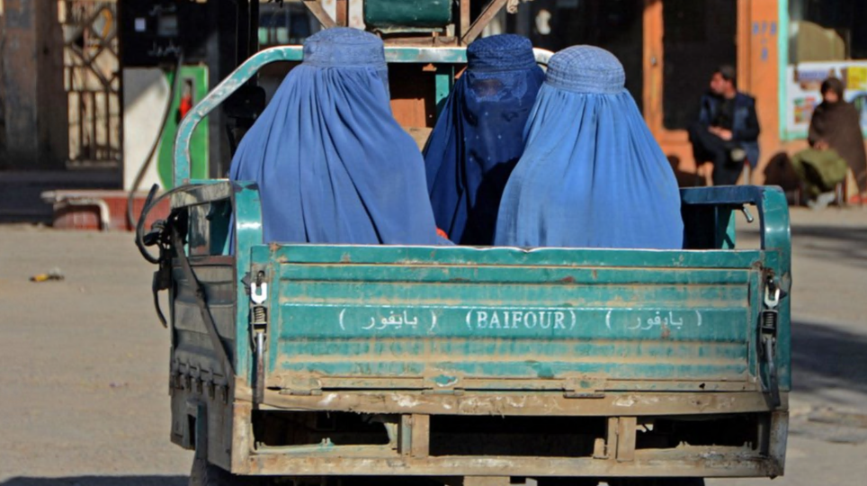 নারীদের যাতায়াতের ওপরও নিষেধাজ্ঞা চাপানো হয়েছে