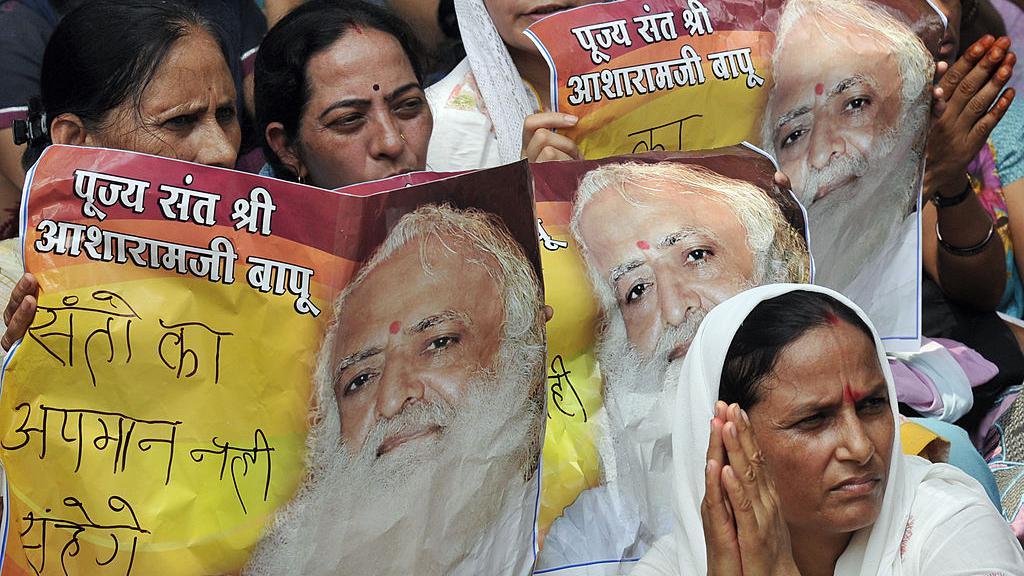 আরেক ধর্মগুরু আসারাম বাপু নাবালিকা ধর্ষনের দায়ে গ্রেপ্তার হওয়ার পরে তার ভক্তদের বিক্ষোভ - ফাইল চিত্র