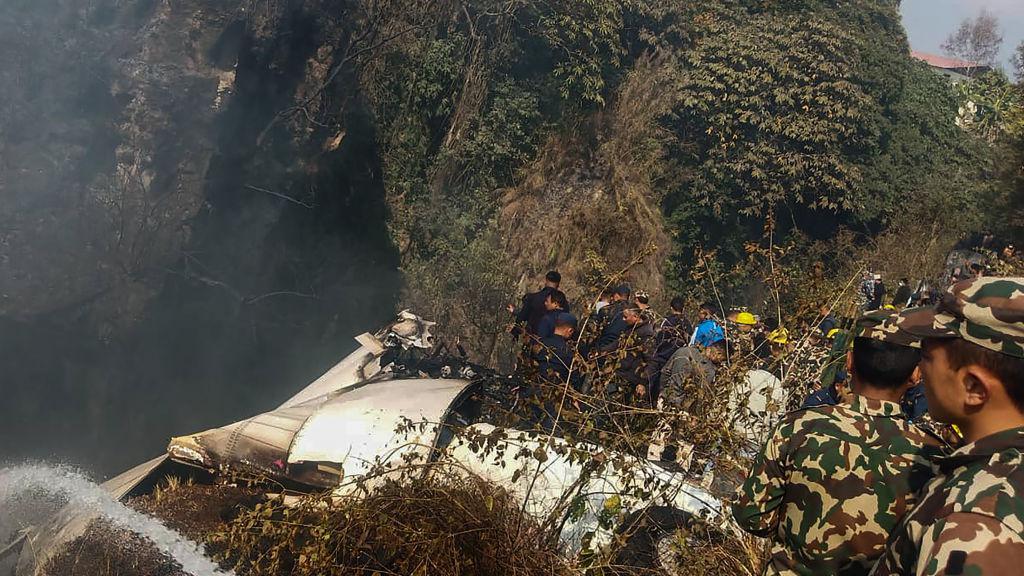 ইয়েতি এয়ারলাইন্সের বিমানটি একটি নদীর কাছে বিধ্বস্ত হয় ইয়েতি এয়ারলাইন্সের বিমানটি একটি নদীর কাছে বিধ্বস্ত হয়