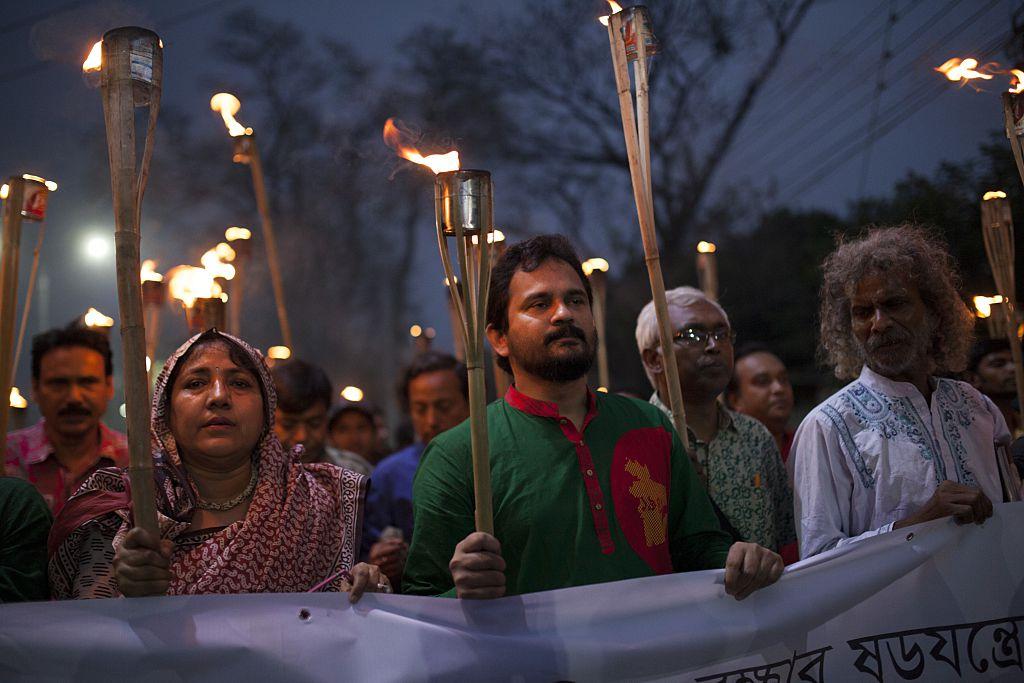 ইমরান এইচ সরকারের নেতৃত্বে শাহবাগ আন্দোলন শুরু হলেও পরবর্তীতে বিভক্তি দেখা দেয় ইমরান এইচ সরকারের নেতৃত্বে শাহবাগ আন্দোলন শুরু হলেও পরবর্তীতে বিভক্তি দেখা দেয়