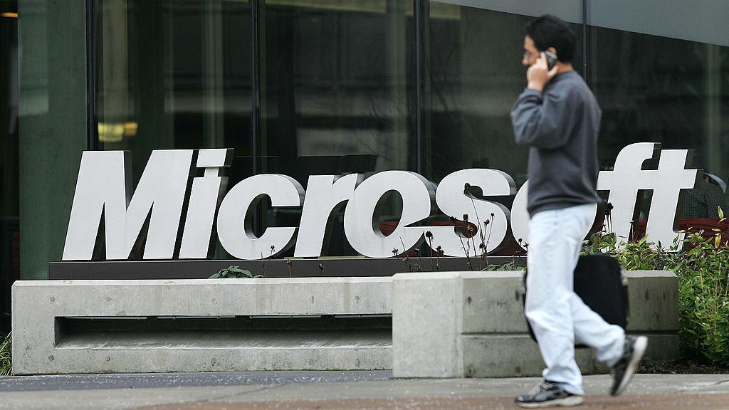 মাইক্রোসফট প্রায় ১০ হাজার কর্মী ছাঁটাই করছে।