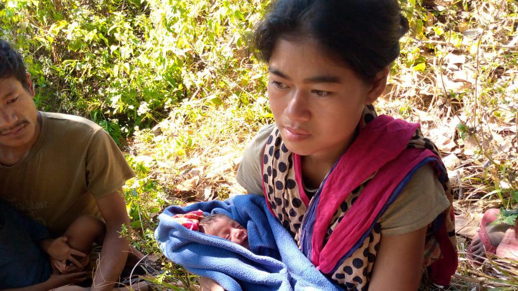 জঙ্গলে এক আশ্রয়প্রার্থী পরিবার
