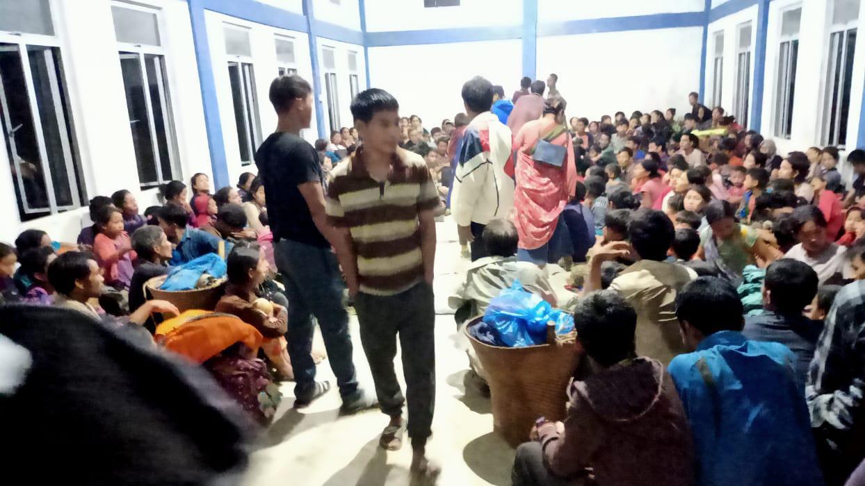 মিজোরামের এক গ্রামে হলঘরে গাদাগাদি করে বাংলাদেশের নাগরিকরা