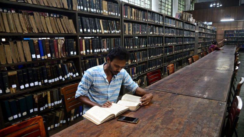 স্টুডেন্ট ফাইল খোলা বন্ধ থাকায় বিপাকে পড়েছেন বিদেশে অ্যাডমিশন পাওয়া অনেক শিক্ষার্থী।