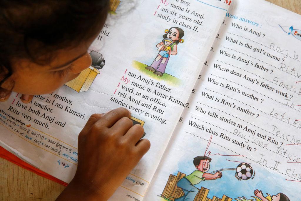 পাঠ্যপুস্তকে পড়লেও বাস্তব জীবনে ইংরেজি কাজে লাগাতে পারছে না