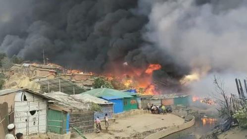 উখিয়ার রোহিঙ্গা ক্যাম্পে আগুন। উখিয়ার রোহিঙ্গা ক্যাম্পে আগুন।