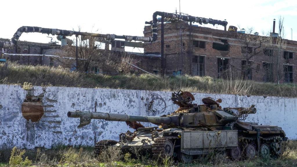 এই অ্যাজভস্টাল স্টিল কারখানাকে ঘিরে দুপক্ষের মধ্যে রক্তাক্ত সংঘর্ষ হয়েছে