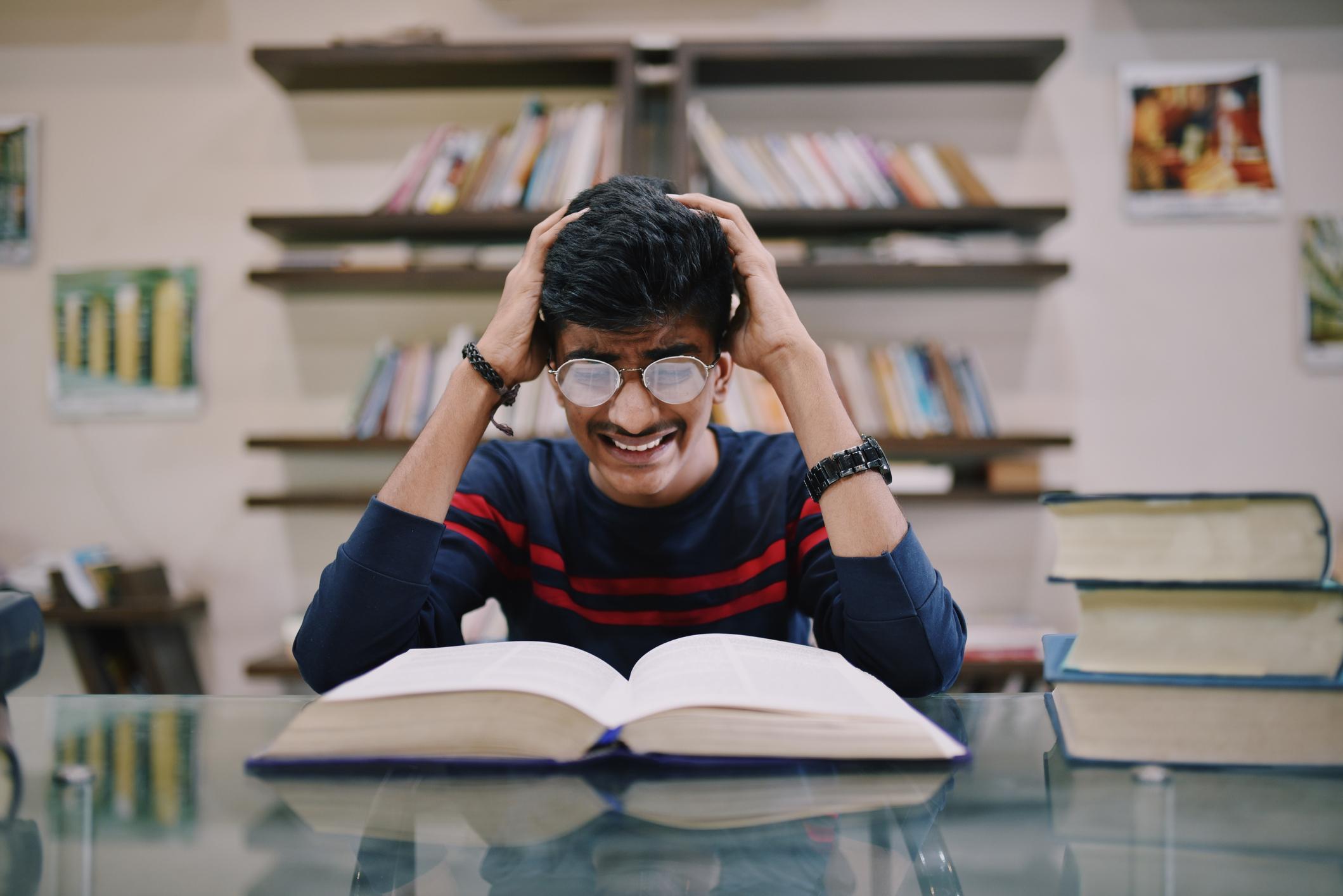 অনেকের কাছেই ইংরেজি এক ভীতির নাম