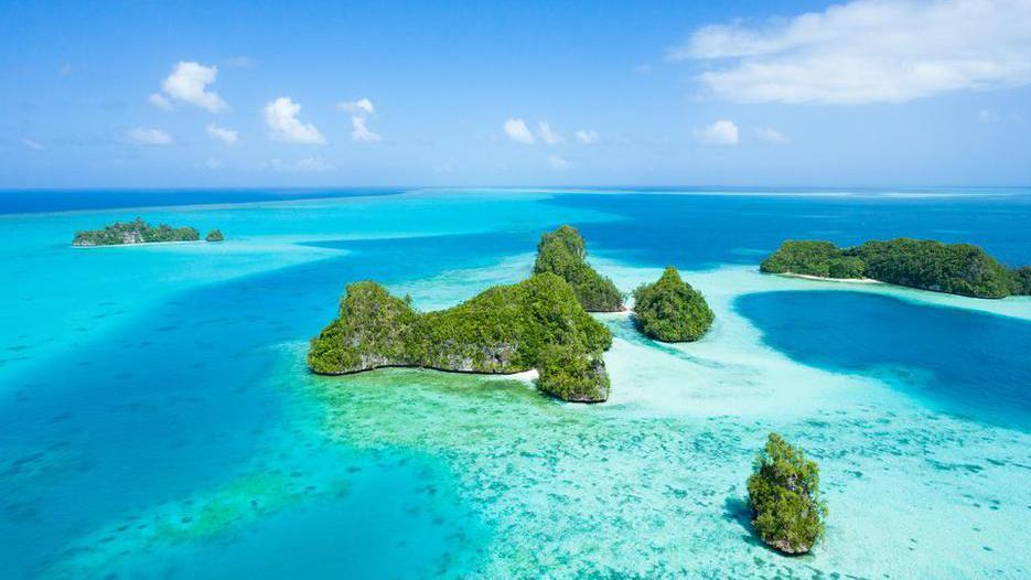 বিশ্বের উপরিভাগের তিন চতুর্থাংশই পানি। বিশ্বের উপরিভাগের তিন চতুর্থাংশই পানি।