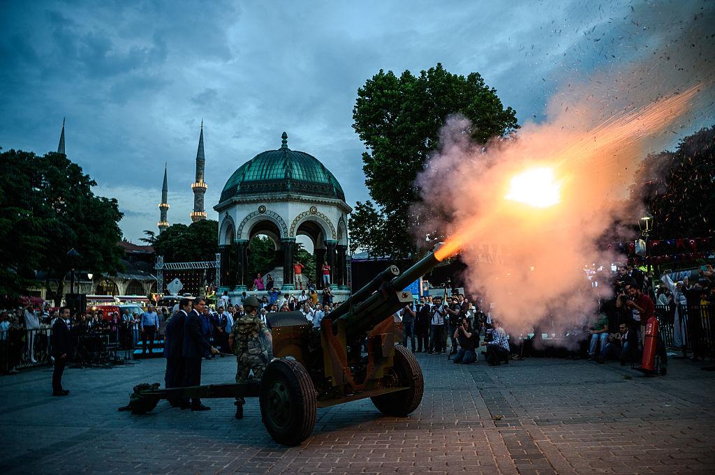 সংস্কৃতিভেদে রমজানে বিভিন্ন দেশে কিছু আলাদা রীতি পালন করা হয়ে থাকে সংস্কৃতিভেদে রমজানে বিভিন্ন দেশে কিছু আলাদা রীতি পালন করা হয়ে থাকে