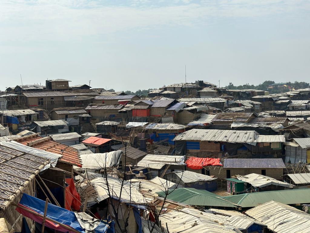ছোট জায়গায় ঘিঞ্জি রোহিঙ্গা ক্যাম্পগুলোয় সশস্ত্র গোষ্ঠীগুলোর কর্মকাণ্ডের ক্ষেত্র হয়ে উঠেছে ছোট জায়গায় ঘিঞ্জি রোহিঙ্গা ক্যাম্পগুলোয় সশস্ত্র গোষ্ঠীগুলোর কর্মকাণ্ডের ক্ষেত্র হয়ে উঠেছে