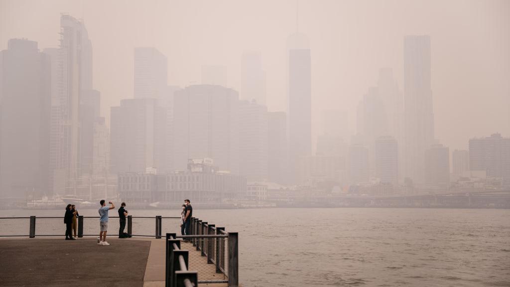ধোঁয়াশায় ঢেকে গেছে যুক্তরাষ্ট্রের আকাশসীমা ধোঁয়াশায় ঢেকে গেছে যুক্তরাষ্ট্রের আকাশসীমা